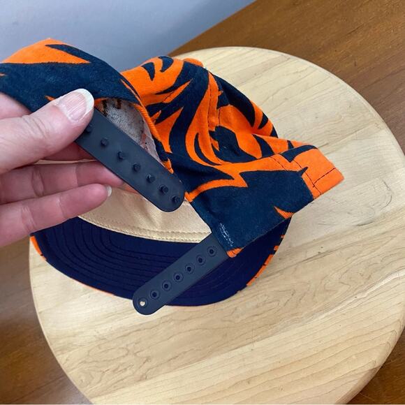 ZUBAZ VTG NFL CHICAGO BEARS STRIPED STRAPBACK MENS HAT AOP MADE IN USA - Picture 10 of 11